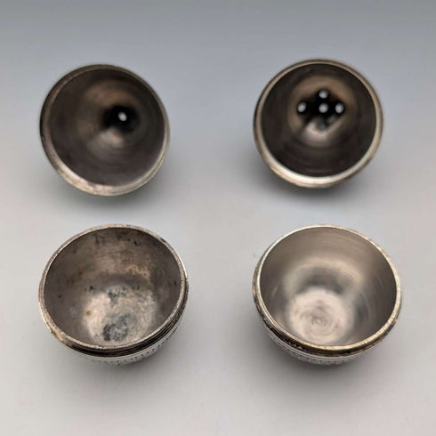 Pareja de saleros y pimenteros vintage con forma de huevo en plata chapada