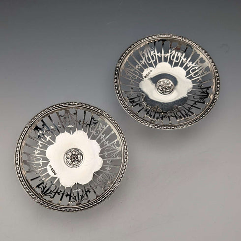 1910年 英国古董 纯银制小型带脚碟子一对 总重104g Mappin&Webb