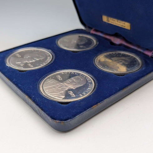 1977年 英国产纯银制银禧纪念克朗银币4枚套组,总重113克,带盒,Pobjoy Mint铸造