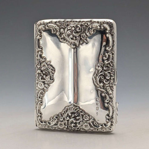 Estuche para tarjetas de plata de ley con decoración en relieve, estilo libro, 1898, Reino Unido, 101 g, Henry Matthews