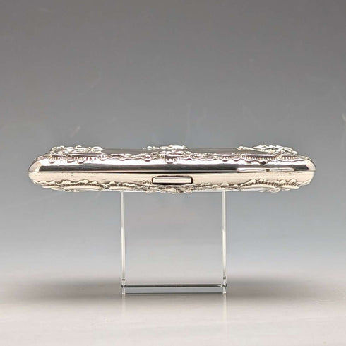 Estuche para tarjetas de plata de ley con decoración en relieve, estilo libro, 1898, Reino Unido, 101 g, Henry Matthews