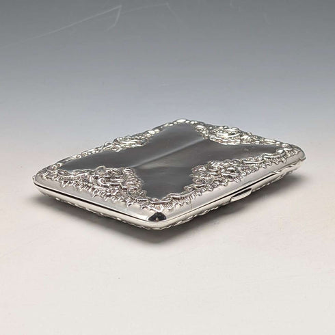 Estuche para tarjetas de plata de ley con decoración en relieve, estilo libro, 1898, Reino Unido, 101 g, Henry Matthews