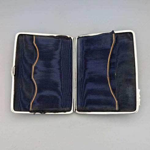 Estuche para tarjetas de plata de ley con decoración en relieve, estilo libro, 1898, Reino Unido, 101 g, Henry Matthews