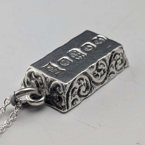 1977 British pure silver jubilee ingot pendant, 32g, with pure silver necklace, AJCo