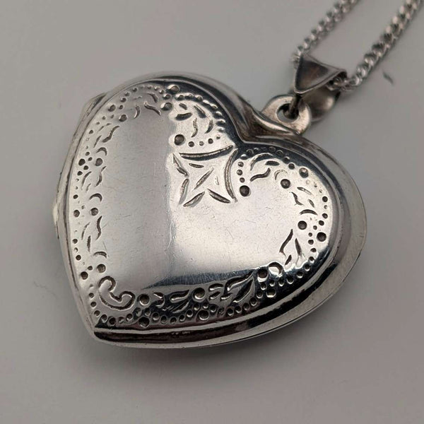 Colgante relicario vintage de plata de ley en forma de corazón con cadena de plata de ley, 7,3 g en total