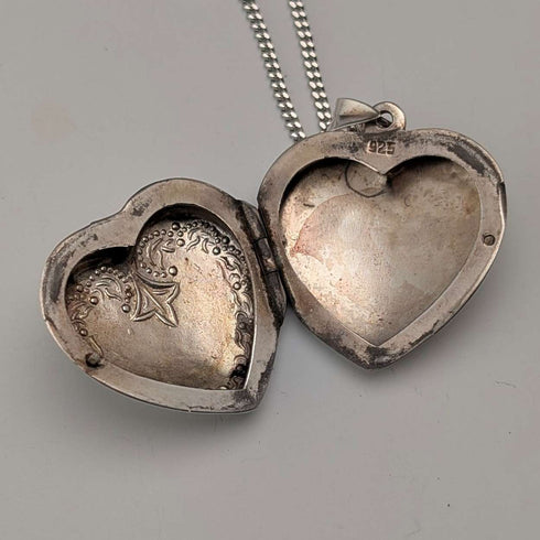 Colgante relicario vintage de plata de ley en forma de corazón con cadena de plata de ley, 7,3 g en total