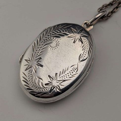 Vintage sterling silver oval locket pendant with sterling silver necklace, 10.4g total