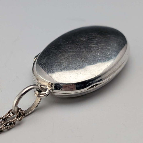 Vintage sterling silver oval locket pendant with sterling silver necklace, 10.4g total