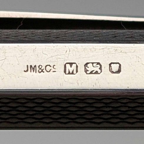 1947年 英国ヴィンテージ 純銀製 ヘキサゴン 推進式シャープペンシル Johnson Matthey
Portaminas vintage británico de plata de ley, forma hexagonal, mecanismo de propulsión, 1947, Johnson Matthey