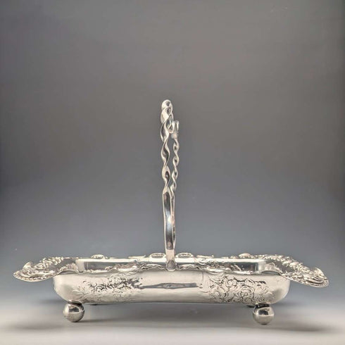 Cesta de plata chapada de la época victoriana tardía, estilo inglés antiguo, con asa móvil