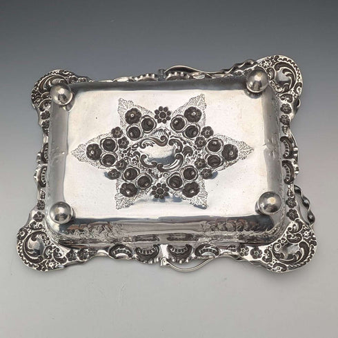 Cesta de plata chapada de la época victoriana tardía, estilo inglés antiguo, con asa móvil