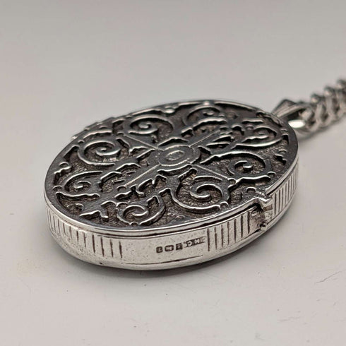 Colgante guardapelo ovalado de plata de ley vintage británica con cadena de plata de ley, 38g en total, CHC