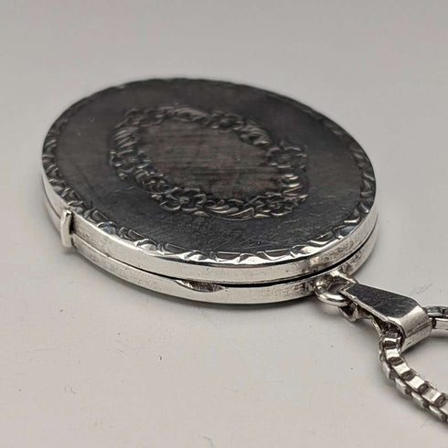 Colgante relicario ovalado de plata de ley vintage británica con cadena de plata de ley, 19 g en total DJ