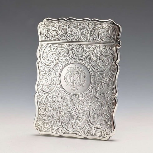 Estuche para tarjetas de plata esterlina, grabado estilo pergamino, Reino Unido, 1900, 71 g, George Unite