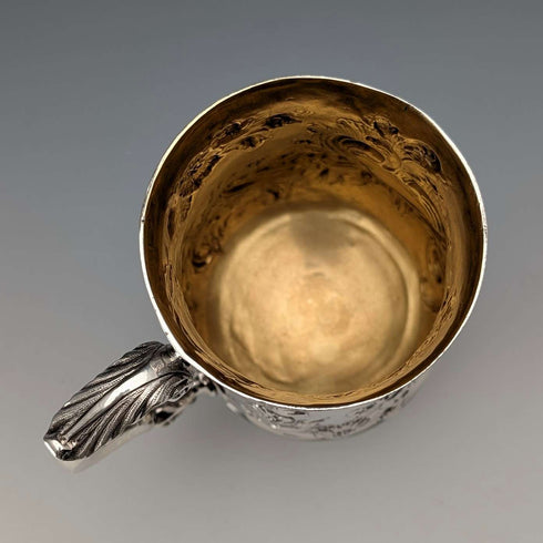 Taza de plata de ley con decoración floral, Jorge III, Gran Bretaña, 1765, 201 g, Walter Brind