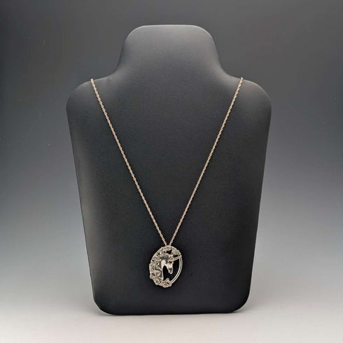 Colgante de unicornio de plata de ley vintage británica con collar de plata de ley, 16,7 g en total