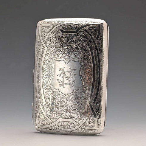Cigarera de plata esterlina antigua inglesa de 1907, decoración en relieve detallada, 163g, Joseph Gloster