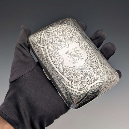 Cigarera de plata esterlina antigua inglesa de 1907, decoración en relieve detallada, 163g, Joseph Gloster