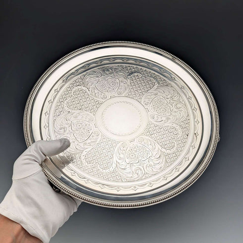 1890年 英国アンティーク 純銀製 脚付きサルヴァ カードトレイ直径26cm 517g Elkington