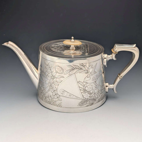 Tetera de metal plateado estilo japonista, Inglaterra, finales del siglo XIX, Johnson & Co.