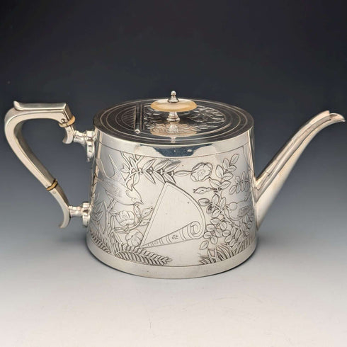 Tetera de metal plateado estilo japonista, Inglaterra, finales del siglo XIX, Johnson & Co.