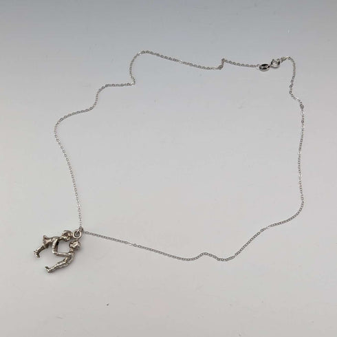 Colgante de plata vintage con dijes de niño y niña, incluye cadena de plata de ley, peso total 6.2g