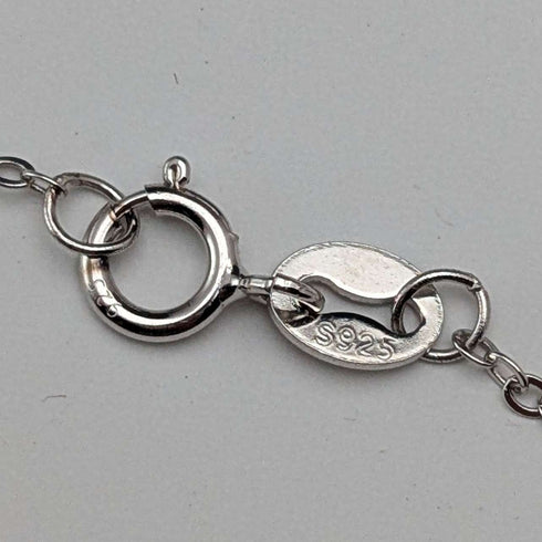 Colgante de plata vintage con dijes de niño y niña, incluye cadena de plata de ley, peso total 6.2g