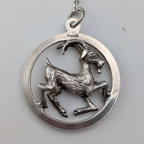 Colgante vintage de plata de ley con forma de cabra, incluye collar de plata de ley, total 6.8 g