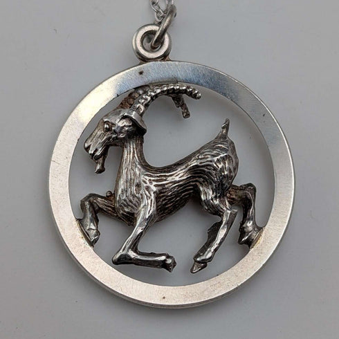 Colgante vintage de plata de ley con forma de cabra, incluye collar de plata de ley, total 6.8 g