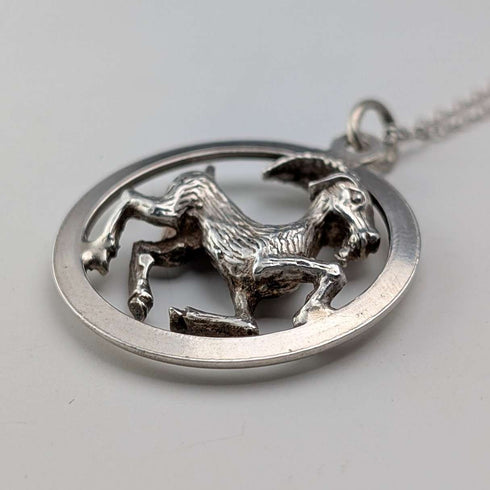 Colgante vintage de plata de ley con forma de cabra, incluye collar de plata de ley, total 6.8 g