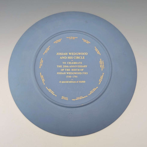 Plato conmemorativo del 250º aniversario del nacimiento de J. Wedgwood, fabricado en Jasperware por Wedgwood, Reino Unido, 21 cm de diámetro