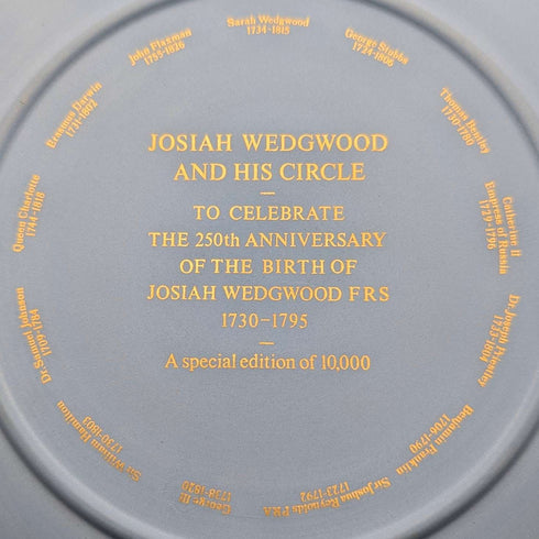 Plato conmemorativo del 250º aniversario del nacimiento de J. Wedgwood, fabricado en Jasperware por Wedgwood, Reino Unido, 21 cm de diámetro
