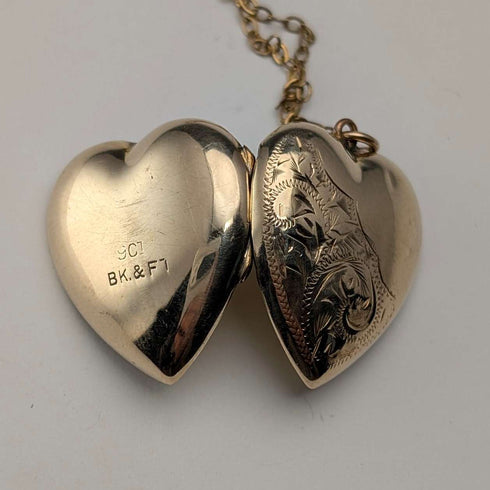 Colgante relicario vintage de oro de 9 quilates en forma de corazón con cadena RG británica
