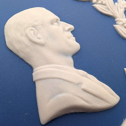 1977年 英国ウェッジウッド エリザベス女王ジュビリー 蓋付き小物入れペア ロイヤルブルー
1977 Wedgwood Jubileo de la Reina Isabel II, par de joyeros con tapa, azul real