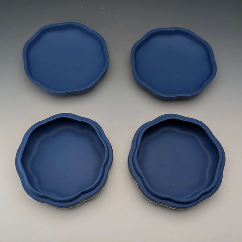 1977年 英国ウェッジウッド エリザベス女王ジュビリー 蓋付き小物入れペア ロイヤルブルー
1977 Wedgwood Jubileo de la Reina Isabel II, par de joyeros con tapa, azul real