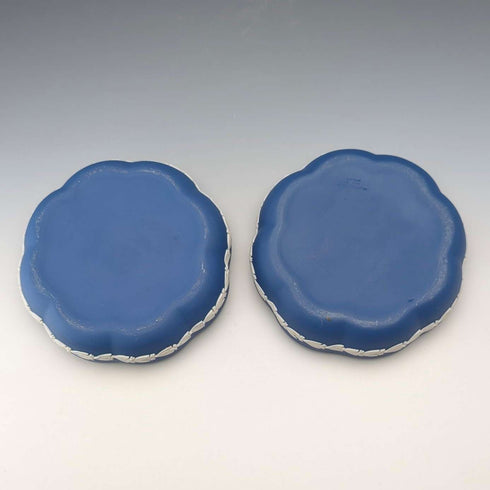 1977年 英国ウェッジウッド エリザベス女王ジュビリー 蓋付き小物入れペア ロイヤルブルー
1977 Wedgwood Jubileo de la Reina Isabel II, par de joyeros con tapa, azul real