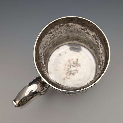 1736年 英国ジョージアン 浮き彫り装飾 純銀製大型マグカップ 356g Richard Bayley