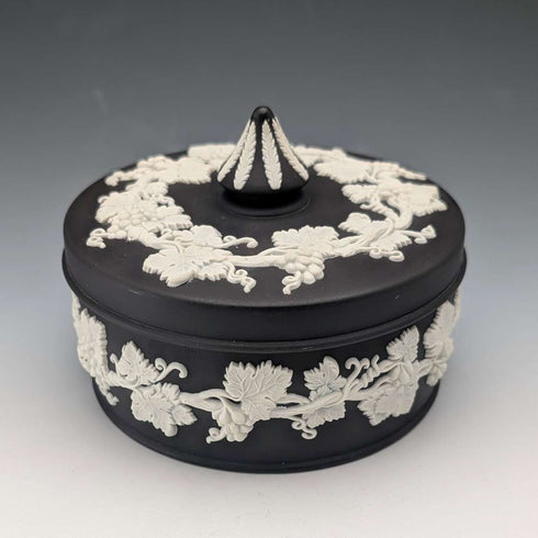 1967 British Vintage Wedgwood Black Jasper Round Bonbonniere in Box