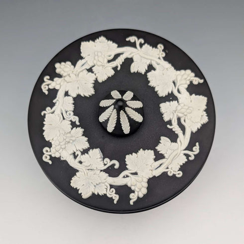 1967 British Vintage Wedgwood Black Jasper Round Bonbonniere in Box