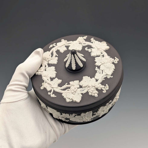 1967 British Vintage Wedgwood Black Jasper Round Bonbonniere in Box