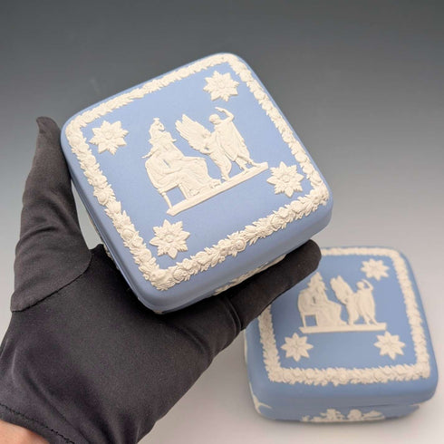 英国古董Wedgwood贾斯珀陶器方形带盖盒一对(淡蓝色)