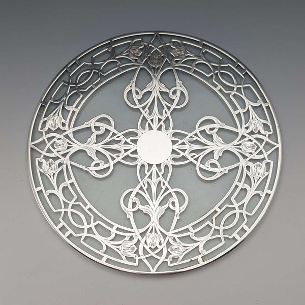 Trivet grande, plata sobre cristal (silver overlay), Estados Unidos, primera mitad del siglo XX, 20 cm de diámetro