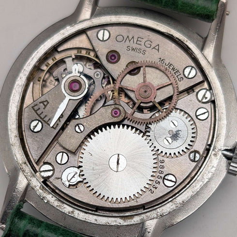 Circa 1943 Omega Ref. 2325/8 Men's Mechanical Wristwatch "Jumbo" Black Dial Green Strap Good Working Condition