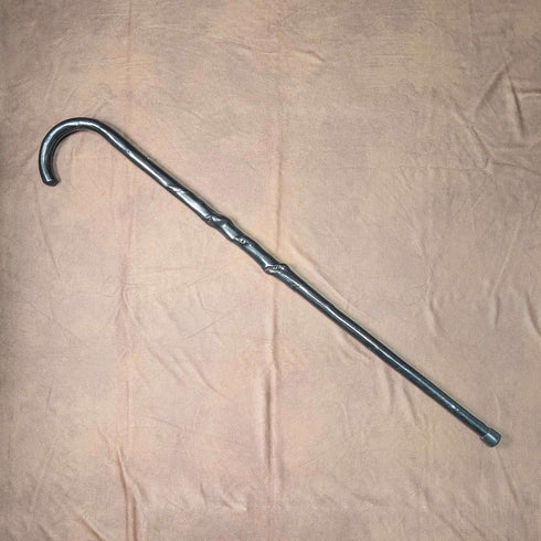 Bastón de principios del siglo XX con eje negro retorcido y mango curvo, 90 cm