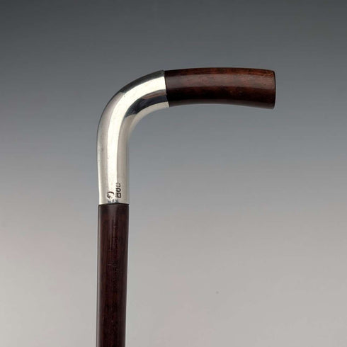 Alrededor de 1900, bastón antiguo inglés, mango en L con eje de madera marrón y decoración de plata esterlina, 92 cm, Julius Klinkhardt