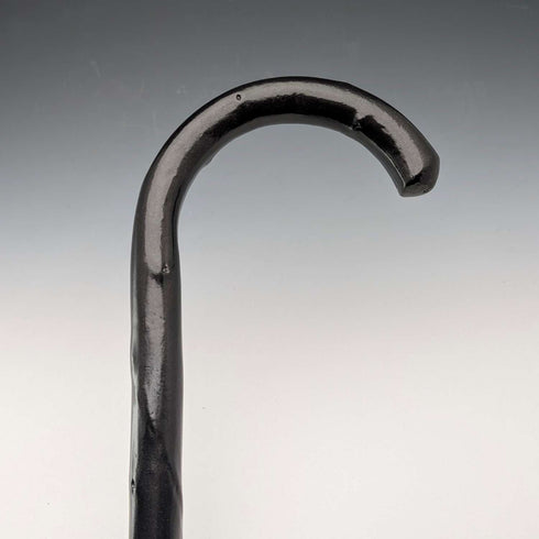 Bastón de principios del siglo XX con eje negro retorcido y mango curvo, 90 cm