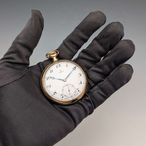 Reloj de bolsillo Omega vintage de alrededor de 1935, caja Denison de frente abierto chapada en oro, en buen estado de funcionamiento