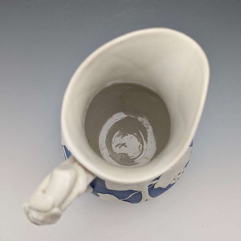 Jarra de agua de cerámica con relieve de uvas, época victoriana media, antigüedades británicas