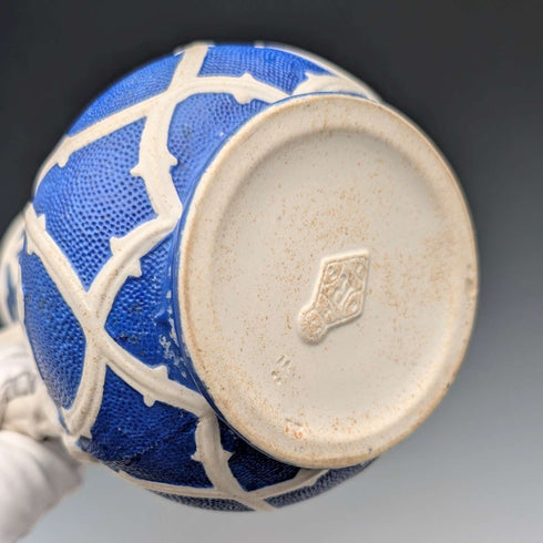 Jarra de agua de cerámica con relieve de uvas, época victoriana media, antigüedades británicas