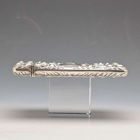 1903年 英国アンティーク 浮き彫り彫刻 純銀製カードケース 81g William Neale
Tarjetero de plata de ley con relieve, antigüedad británica de 1903, 81 g, William Neale
